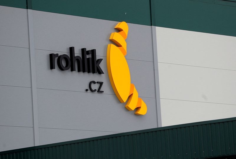 &copy; Reuters. FILE PHOTO: The logo of Czech online grocer Rohlik Group is seen on a storage building in Prague, Czech Republic February 1, 2023.  REUTERS/David W Cerny/File Photo