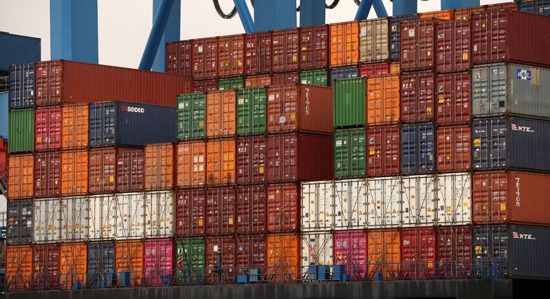 © Reuters. FILE PHOTO: Shipping containers are seen onboard the Hapag-Lloyd container ship Chacabuco at the HHLA Container Terminal Altenwerder, on the River Elbe in Hamburg, Germany  March 31, 2023. REUTERS/Phil Noble/File Photo