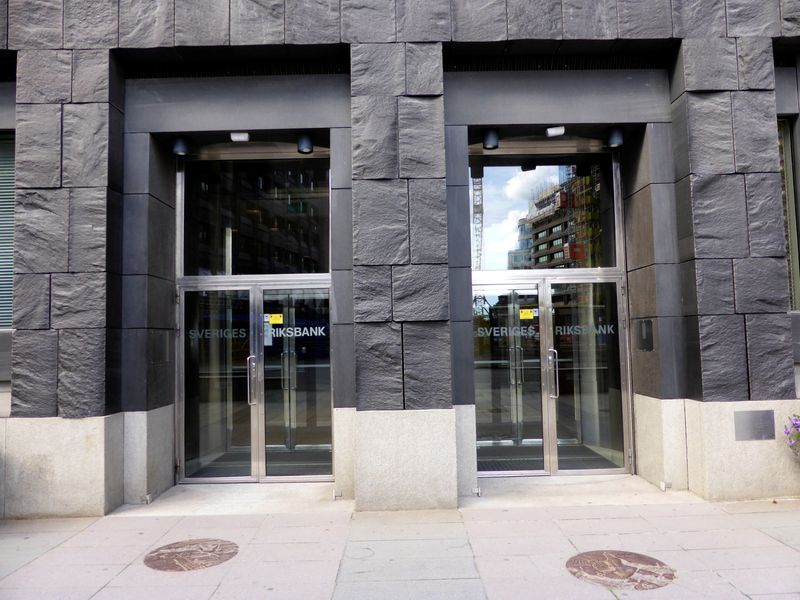 © Reuters. A view of an entrance at Sweden's central bank in Stockholm, Sweden, August 12, 2016. Picture taken August 12, 2016. REUTERS/Violette Goarant/ File Photo