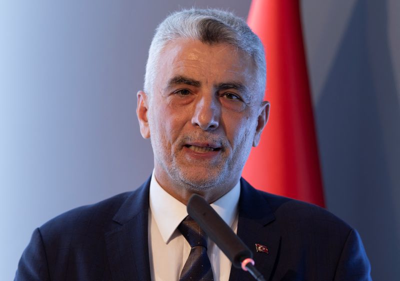 © Reuters. Turkey's Trade Minister Omer Bolat addresses the audience during a signing ceremony in Istanbul, Turkey, April 29, 2024. REUTERS/Umit Bektas/File Photo