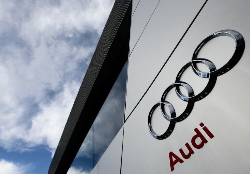 &copy; Reuters. FILE PHOTO: A logo of Audi is seen outside an Audi car dealer in Brussels, Belgium March 13, 2023. REUTERS/Yves Herman/File Photo