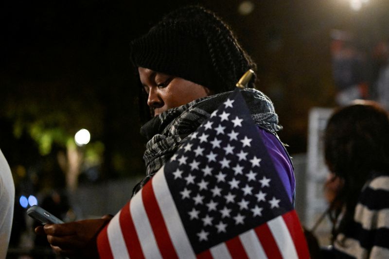 &copy; Reuters. FILE PHOTO: A person leaves the election night rally for U.S. Democratic presidential nominee Kamala Harris, outside Howard University, in Washington, U.S., November 6, 2024. REUTERS/Craig Hudson/File Photo