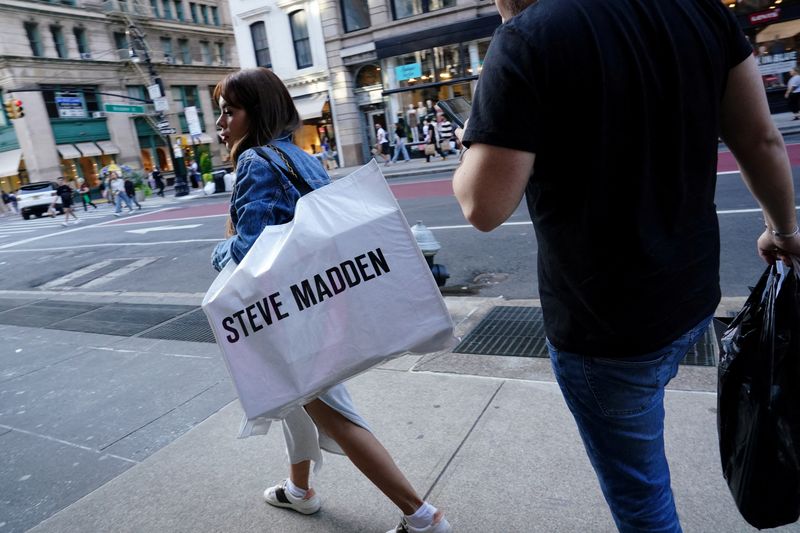 &copy; Reuters. FILE PHOTO: A woman carrying a Steve Madden shopping bag walks through the SoHo neighborhood of New York City, U.S., September 21, 2023.  REUTERS/Bing Guan/File Photo