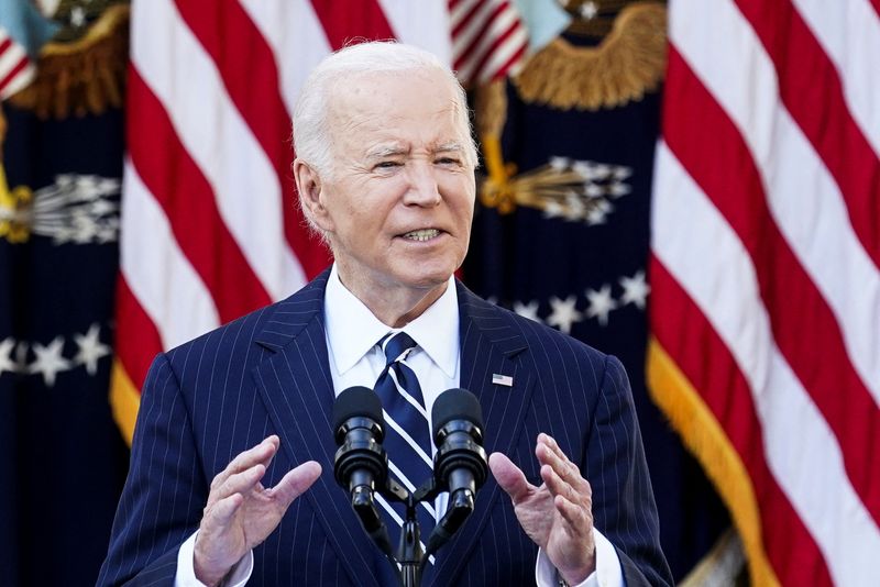 &copy; Reuters. Il presidente degli Stati Uniti Joe Biden commenta i risultati delle elezioni del 2024 e il prossimo passaggio di poteri presidenziali nel Giardino delle Rose della Casa Bianca a Washington, negli Stati Uniti, il 7 novembre 2024. REUTERS/Kevin Lamarque