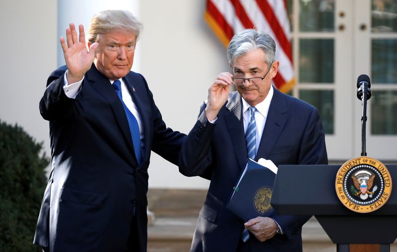 © Reuters. FILE PHOTO: U.S. President Donald Trump gestures with Jerome Powell, his nominee to become chairman of the U.S. Federal Reserve at the White House in Washington, U.S., November 2, 2017. REUTERS/Carlos Barria/File Photo