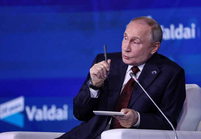 © Reuters. Russian President Vladimir Putin attended the plenary session as part of the 21st annual meeting of the Valdai Discussion Club entitled 'Perpetual peace on what basis? Shared security and equal opportunities for development in the 21st century' in Sochi, Krasnodar region, Russia, 07 November 2024. MAXIM SHIPENKOV/Pool via REUTERS