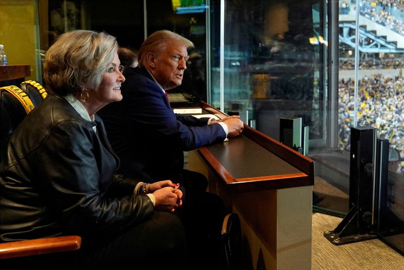 © Reuters. FILE PHOTO: Republican presidential nominee former President Donald Trump sits with Susie Wiles as he attends the New York Jets football game against the Pittsburgh Steelers at Acrisure Stadium, Sunday, Oct. 20, 2024, in Pittsburgh.     Evan Vucci/Pool via REUTERS/File Photo