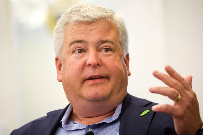 © Reuters. Dan Gallagher, Chief Legal Officer for Robinhood Markets, Inc. speaks during the Piper Sandler Global Exchange and FinTech Conference in New York City, U.S., June 8, 2022.  REUTERS/Brendan McDermid