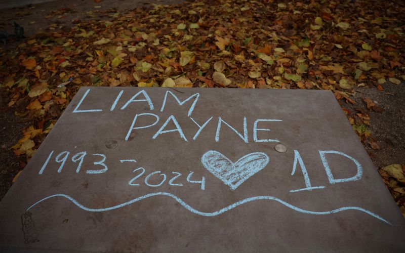 &copy; Reuters. Mensagem com homenagem ao ex-vocalista do One Direction, Liam Payne, em Manchester, Reino Unidon21/10/2024nREUTERS/Phil Noble