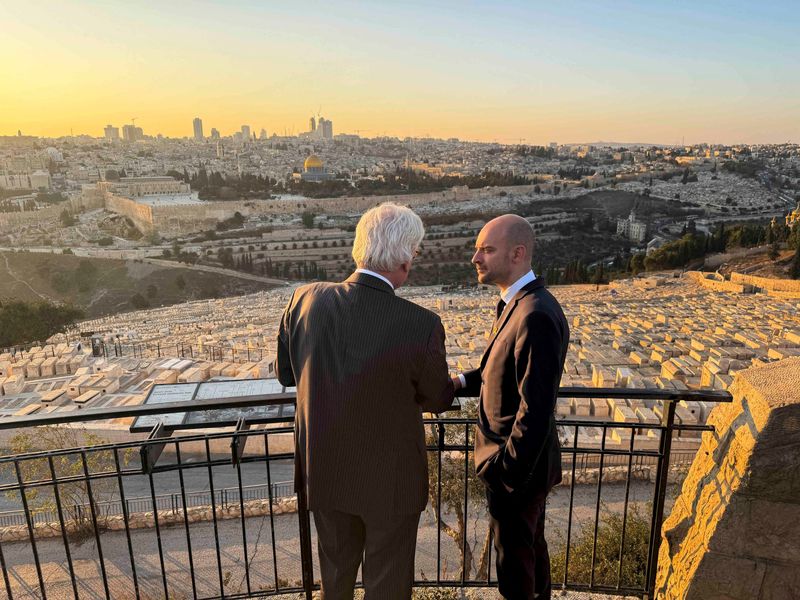 &copy; Reuters. O ministro francês da Europa e dos Negócios Estrangeiros, Jean-Noel Barrot, visita o Monte das Oliveiras, em Jerusalémn07/11/2024nREUTERS/Sinan Abu Mayzer