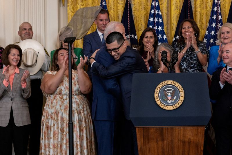 &copy; Reuters. FILE PHOTO: DACA recipient Javier Quiroz Castro embraces U.S. President Joe Biden, before the announcement of an executive action to provide immigration relief for spouses of U.S. citizens, coinciding with the 12th anniversary of the Deferred Action for 