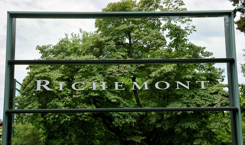 © Reuters. FILE PHOTO: The logo of the luxury goods company Richemont is pictured at its headquarters in Bellevue near Geneva, Switzerland, June 2, 2022. REUTERS/Denis Balibouse/File Photo