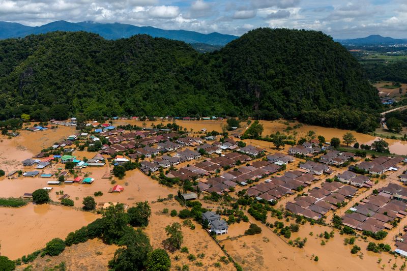 &copy; Reuters. FILE PHOTO: A drone view shows a flooded area following the impact of Typhoon Yagi, in Chiang Rai in the northern province of Thailand, September 13, 2024. REUTERS/Anupong Intawong/File Photo