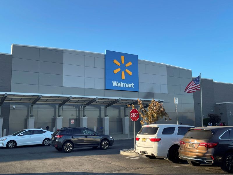 &copy; Reuters. FILE PHOTO: A view shows the parking lot of a Walmart Supercenter, which uses Spark Drivers for deliveries, in Secaucus, New Jersey, U.S. U.S, October 18, 2024. REUTERS/Siddharth Cavale/File Photo