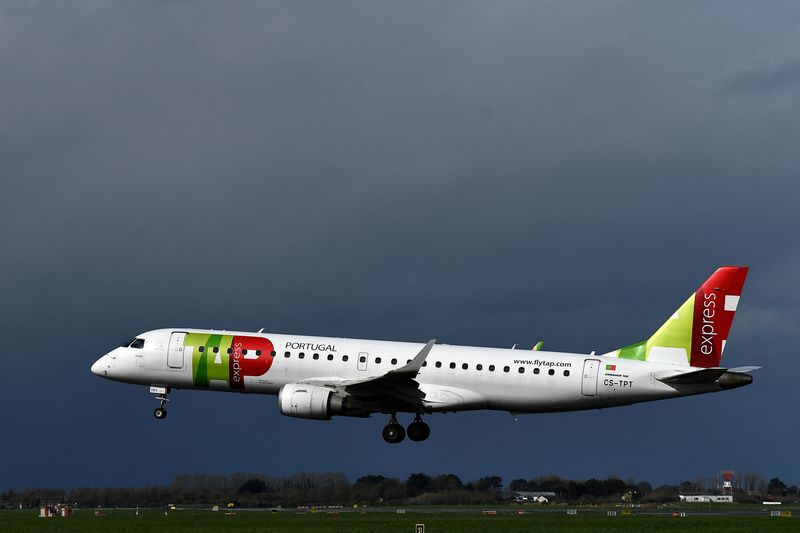 &copy; Reuters. Avião da TAP decola de aeroporto de Dublin, na Irlandan26/03/2021 REUTERS/Clodagh Kilcoyne