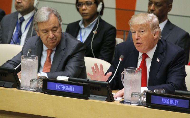 © Reuters. FILE PHOTO: U.N. Secretary General Antonio Guterres (L) watches as U.S. President Donald Trump speaks during a session on reforming the United Nations at U.N. Headquarters in New York, U.S., September 18, 2017. REUTERS/Lucas Jackson/File photo