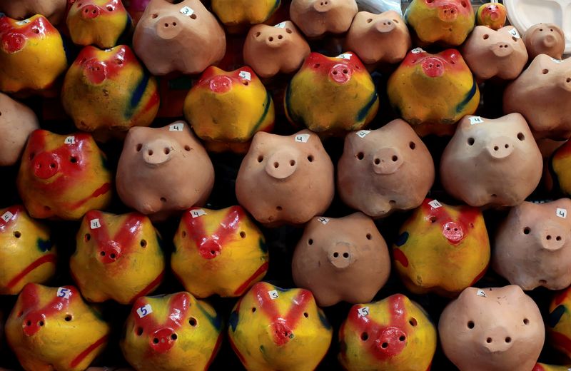 &copy; Reuters. Cofres de argila no mercado central de San José, Costa Rican13/03/2019nREUTERS/Juan Carlos Ulate