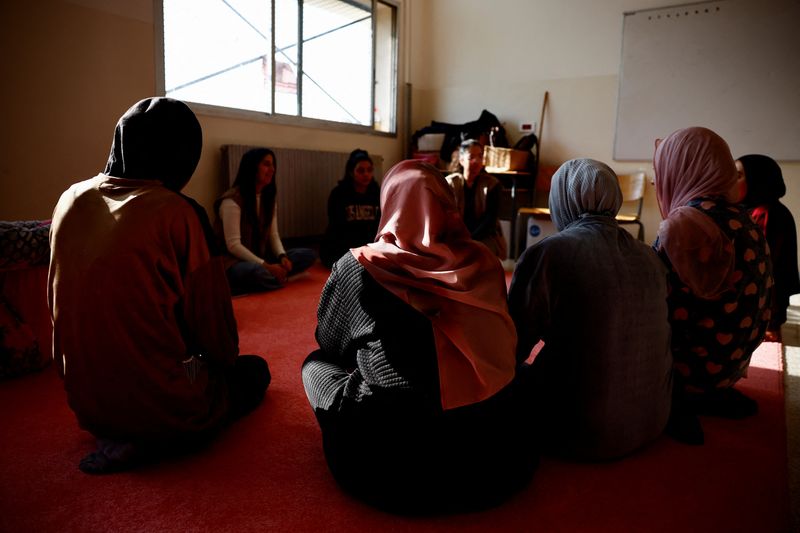 © Reuters. Displaced women take part in a mental health session in a school turned into a shelter for displaced people, where Relief International staff are providing healthcare and wellbeing services on-site, in the West Bekaa, Lebanon, November 7, 2024. REUTERS/Yara Nardi