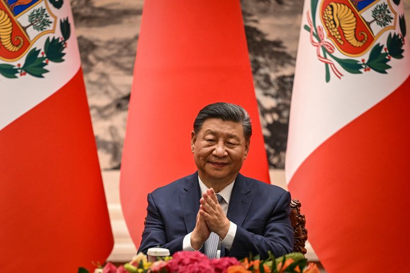 © Reuters. China's President Xi Jinping applauds during a signing ceremony at the Great Hall of the People in Beijing, China June 28, 2024. JADE GAO/Pool via REUTERS