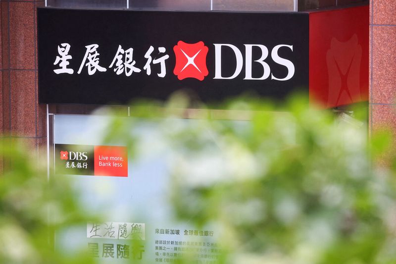 © Reuters. FILE PHOTO: A logo of DBS bank is seen in Taipei, Taiwan, January 28, 2022. REUTERS/Ann Wang/File Photo