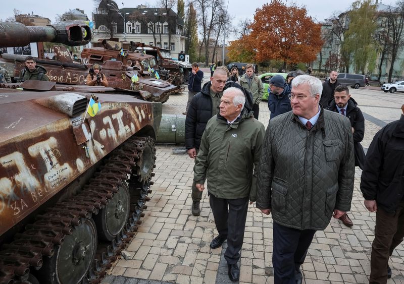 &copy; Reuters. High Representative of the European Union for Foreign Affairs and Security Policy Josep Borrell and Ukraine's Foreign Minister Andrii Sybiha visit to an exhibition displaying destroyed Russian military vehicles, amid Russia's attack on Ukraine, in Kyiv, U