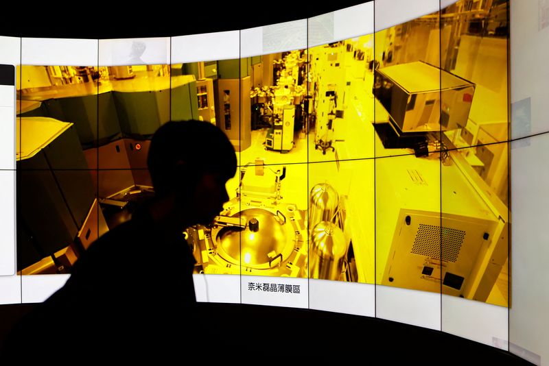 © Reuters. A person visits TSMC Museum of Innovation in Hsinchu, Taiwan May 29, 2024. REUTERS/Ann Wang/File Photo