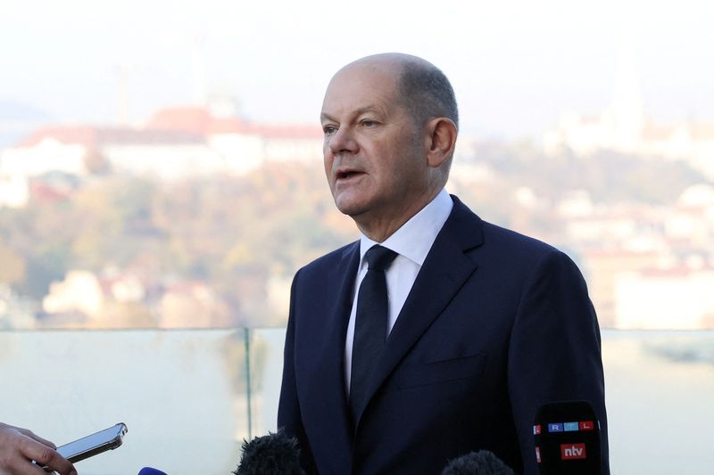 &copy; Reuters. FILE PHOTO: German Chancellor Olaf Scholz gives a statement to the media, ahead of an informal EU Summit in Budapest, Hungary, November 8, 2024. REUTERS/Bernadett Szabo/File Photo