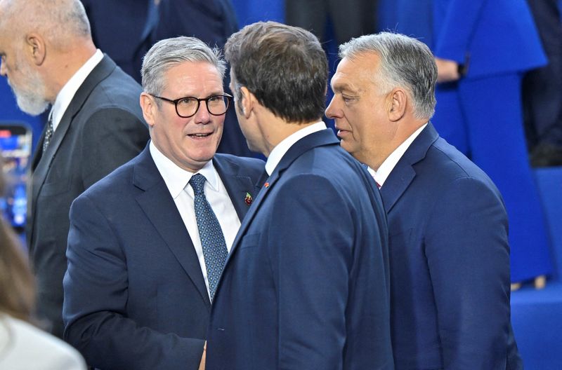 &copy; Reuters. FILE PHOTO: Britain's Prime Minister Keir Starmer, France's President Emmanuel Macron and Hungary's Prime Minister Viktor Orban speak as they gather for a family photo during the European Political Community Summit at the Puskas Arena, in Budapest, Hungar