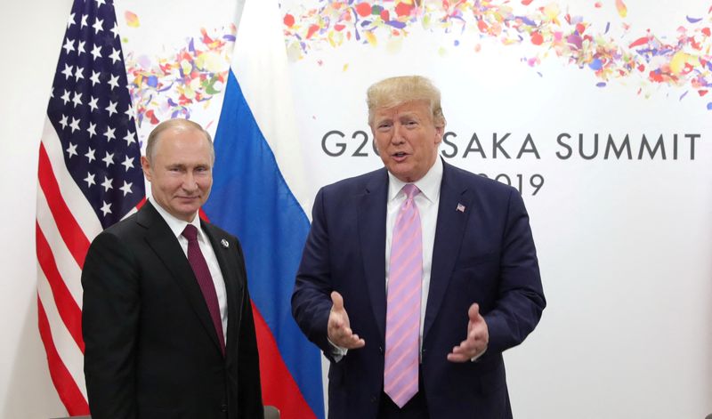 © Reuters. FILE PHOTO: Vladimir Putin, Donald Trump, Osaka, June 28, 2019. Sputnik/Mikhail Klimentyev/Kremlin via REUTERS