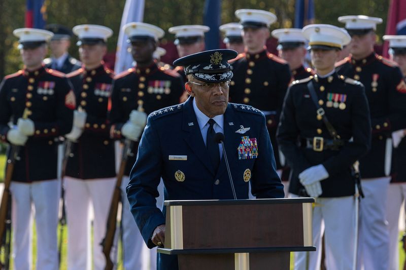 © Reuters. Charles Brown Jr., chairman of the Joint Chiefs of Staff, delivers remarks during the Department of Defense 2024 National POW/MIA Recognition Day ceremony at the Pentagon in Washington, U.S., September 20, 2024. REUTERS/Anna Rose Layden/Files