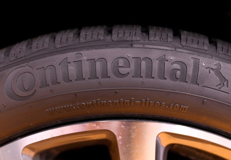 © Reuters. FILE PHOTO: A tyre of German tyre company Continental is pictured before the annual news conference in Hanover, Germany,March 7, 2019. REUTERS/Fabian Bimmer/File Photo