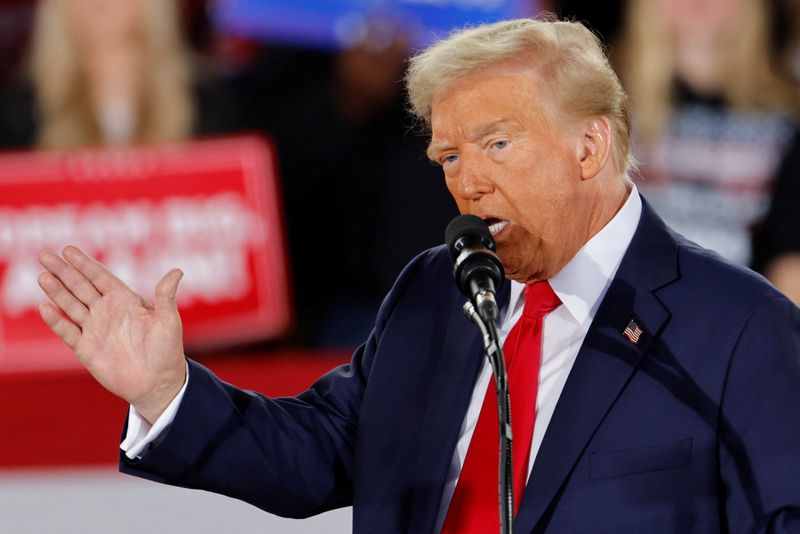 © Reuters. FILE PHOTO: Republican presidential nominee and former U.S. President Donald Trump speaks during a campaign event at Dorton Arena, in Raleigh, North Carolina, U.S. November 4, 2024.   REUTERS/Jonathan Drake/File Photo