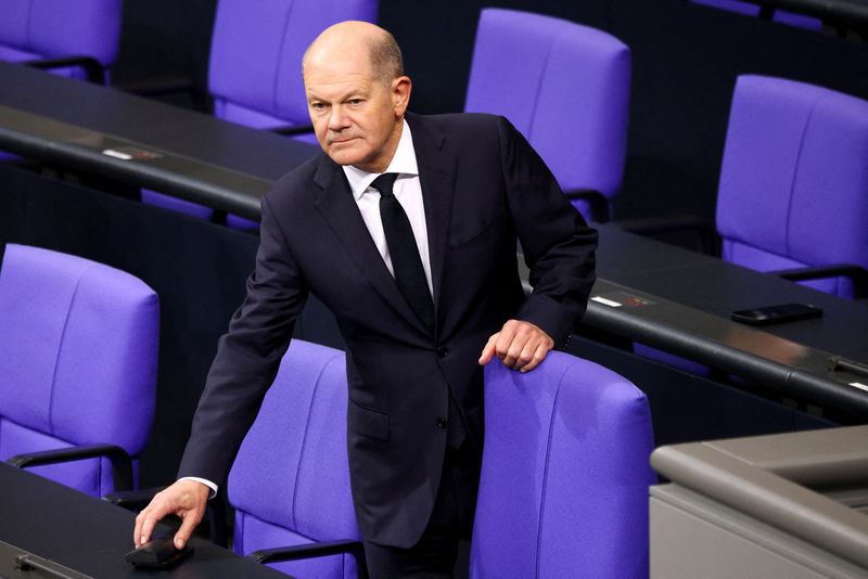 © Reuters. FILE PHOTO: German Chancellor Olaf Scholz reacts at the lower house of parliament, Bundestag in Berlin, Germany, November 7, 2024. REUTERS/Liesa Johannssen/File Photo