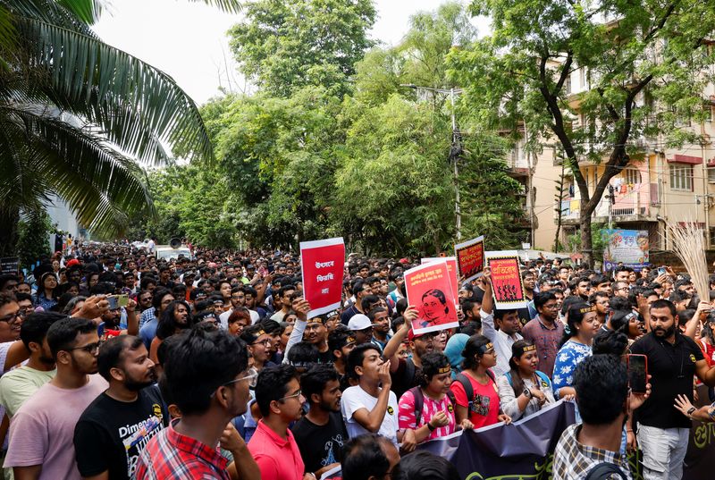 &copy; Reuters. FILE PHOTO: Medics march along a street during a protest condemning the rape and murder of a trainee medic at a government-run hospital, in Kolkata, India, September 10, 2024. REUTERS/Sahiba Chawdhary/File Photo