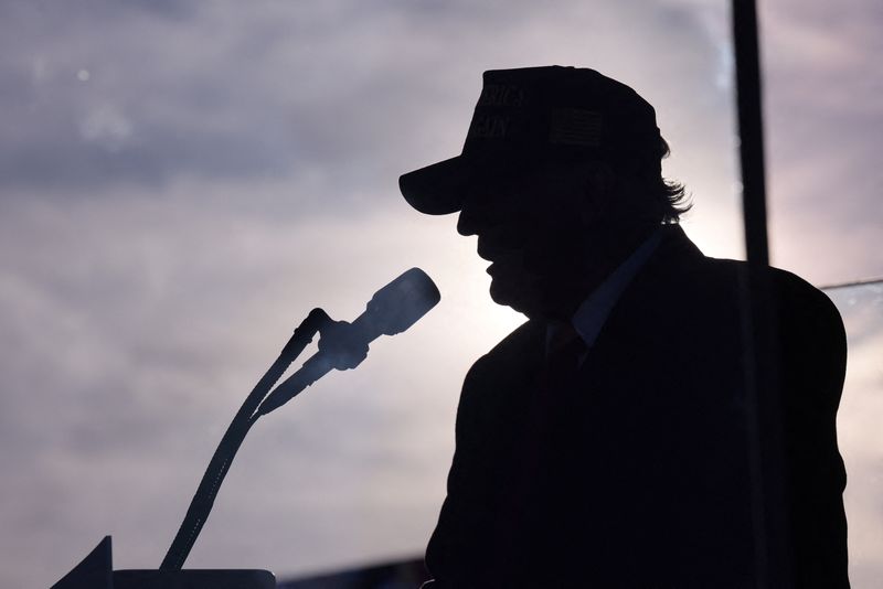 &copy; Reuters. FILE PHOTO: Republican presidential nominee and former U.S. President Donald Trump speaks during a rally in Kinston, North Carolina, U.S., November 3, 2024. REUTERS/Brian Snyder/File Photo