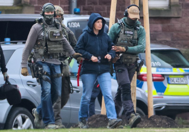 &copy; Reuters. FILE PHOTO: Daniela Klette, a 65-year-old member of Germany's notorious Red Army Faction (RAF) militant group, who has been arrested after decades on the run for armed robbery and attempted murder is brought to a helicopter, on the day of her appearance b