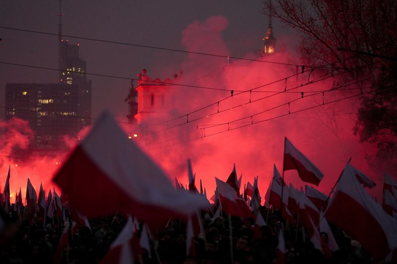 &copy; Reuters. Demonstrators carry Polish flags during the Independence March to mark the 106th anniversary of Polish independence, in Warsaw, Poland November 11, 2024. REUTERS/Aleksandra Szmigiel