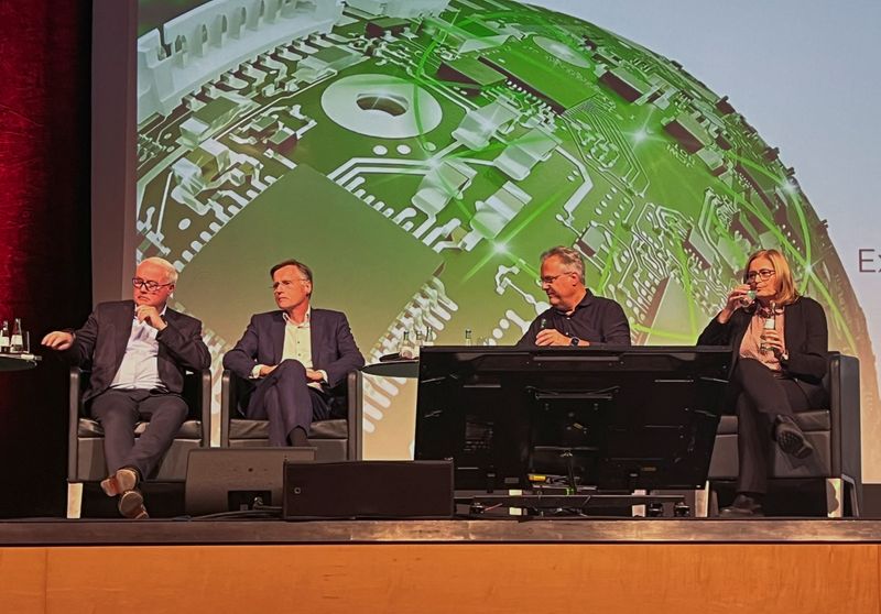 © Reuters. CEO of French-Italian computer chip maker STMicroelectronics Jean-Marc Chery, CEO of German computer chip maker Infineon Jochen Hanebeck, CEO of Dutch computer chip maker NXP Kurt Sievers and Executive Director for Industrial Production of Jaguar Land Rover Barbara Bergmeier attend a panel at the Electronica & SEMICON Europa conference, in Munich, Germany November 11, 2024. REUTERS/Toby Sterling