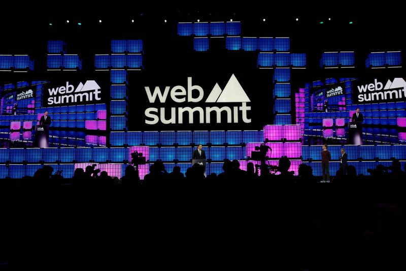 © Reuters. Portugal's Prime Minister Luis Montenegro speaks during the opening ceremony of the Web Summit, in Lisbon, Portugal, November 11, 2024. REUTERS/Pedro Nunes