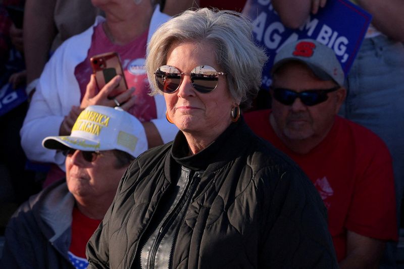 &copy; Reuters. Susie Wiles, senior advisor of Republican presidential nominee and former U.S. President Donald Trump, attends a rally in Kinston, North Carolina, U.S., November 3, 2024. REUTERS/Brian Snyder