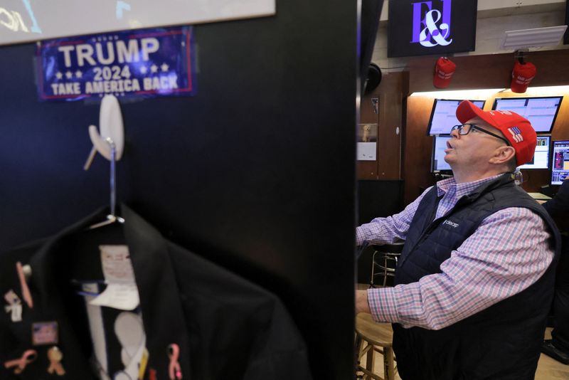 © Reuters. FILE PHOTO: A trader reacts at the New York Stock Exchange, at the end of the trading day, after Republican presidential nominee Donald Trump became U.S. president-elect, in New York City, U.S., November 6, 2024. REUTERS/Andrew Kelly/File Photo