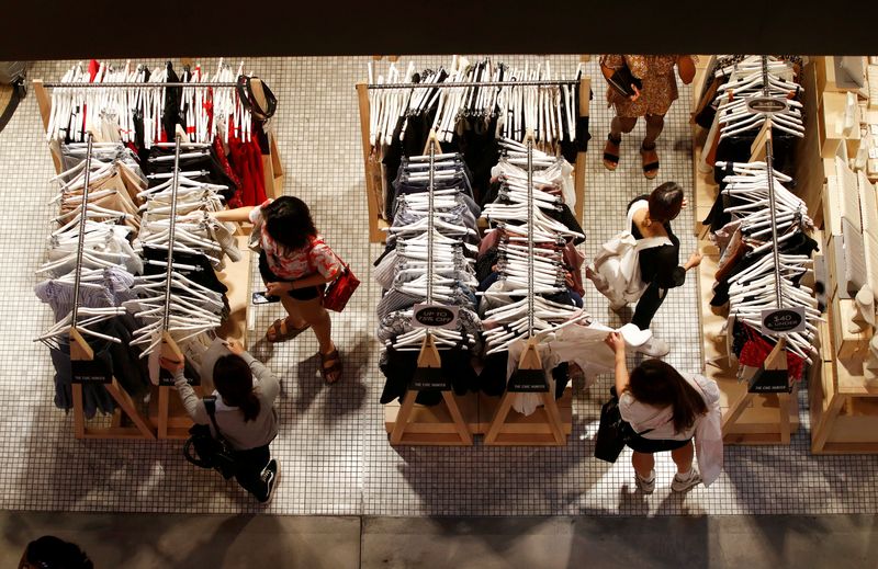 © Reuters. FILE PHOTO: Women shop for clothes on a store in a shopping mall in Sydney's central business district (CBD) Australia, February 5, 2018. REUTERS/Daniel Munoz/File Photo