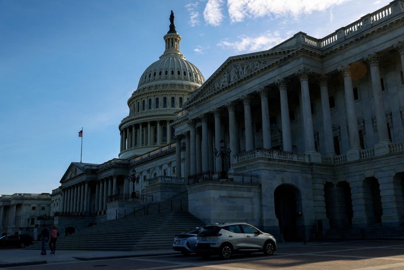 © Reuters. FILE PHOTO: The U.S. Capitol building is pictured as the U.S. Senate begins consideration of a $95 billion Ukraine-Israel aid package, on Capitol Hill in Washington, U.S., April 23, 2024. REUTERS/Julia Nikhinson/File Photo