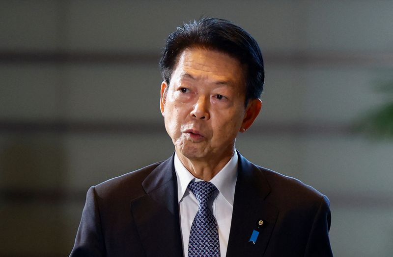 © Reuters. FILE PHOTO: Japan's Minister of Economy, Trade and Industry (METI) Yoji Muto arrives at Prime Minister Shigeru Ishiba's official residence in Tokyo, Japan October 1, 2024. REUTERS/Issei Kato/File Photo