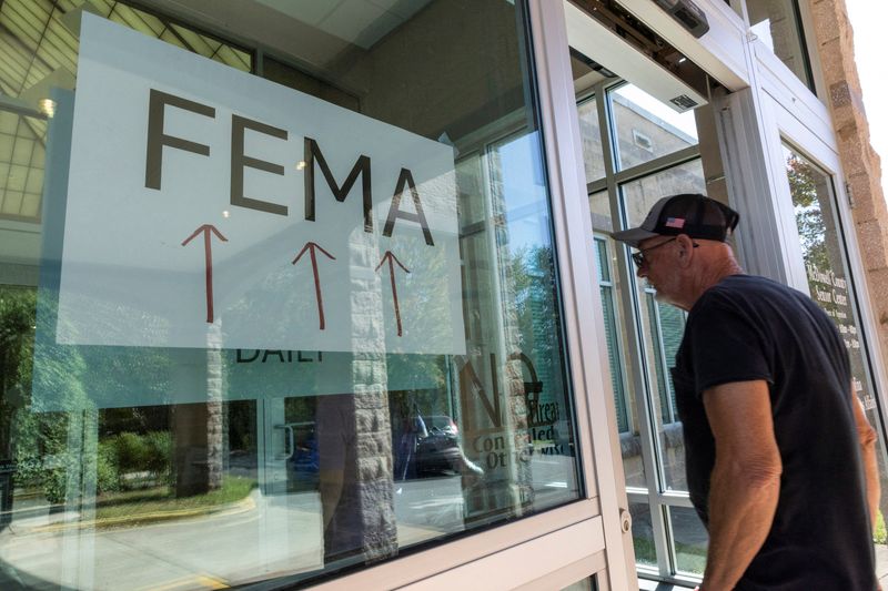 © Reuters. FILE PHOTO: A resident enters a FEMA's improvised station to attend claims by local residents affected by floods following the passing of Hurricane Helene, in Marion, North Carolina, U.S., October 5, 2024. REUTERS/Eduardo Munoz/File Photo