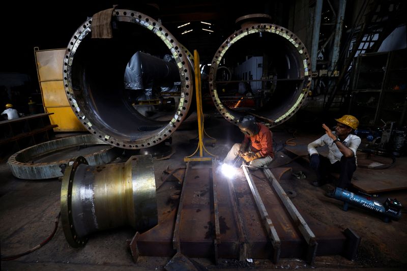 © Reuters. FILE PHOTO: A worker welds a cooling coil plate inside an industrial manufacturing unit on the outskirts of Ahmedabad, India, July 23, 2024. REUTERS/Amit Dave/File Photo