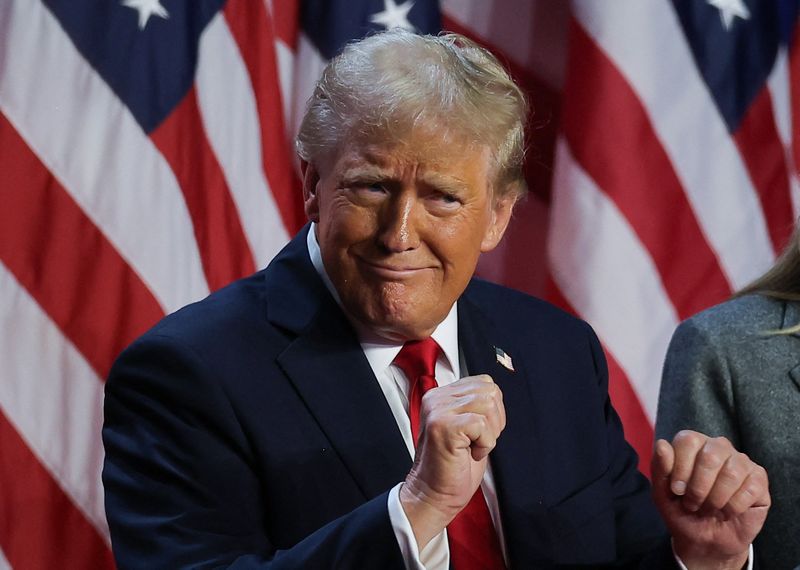 &copy; Reuters. Presidente eleito dos EUA, Donald Trump, dança depois de discursar após divulgação dos resultados iniciais da apuração da eleição presidencial norte-americanan06/11/2024 REUTERS/Carlos Barria