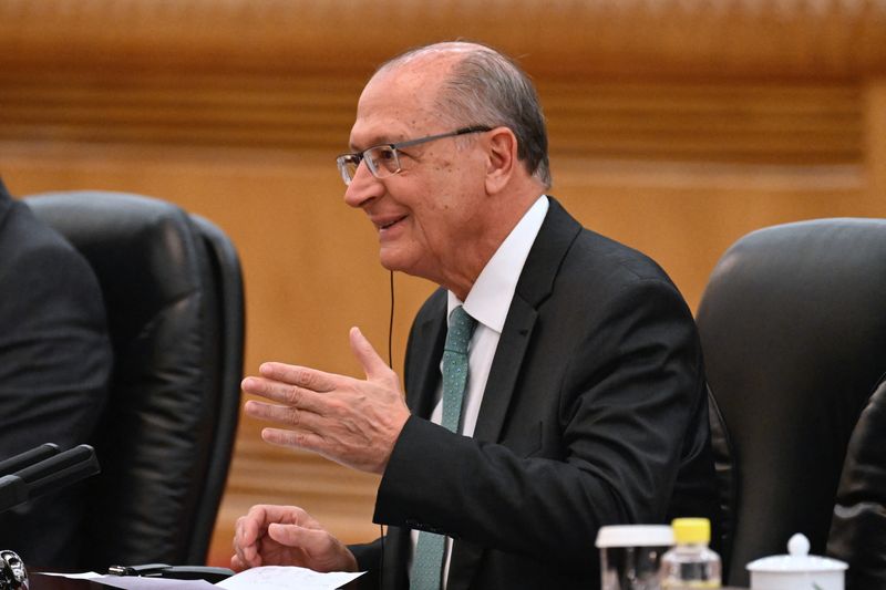 © Reuters. FILE PHOTO: Brazil's Vice President Geraldo Alckmin speaks during a meeting with Chinese President Xi Jinping at the Great Hall of the People in Beijing, China June 7, 2024.  Wang Zhao/Pool via REUTERS/File Photo