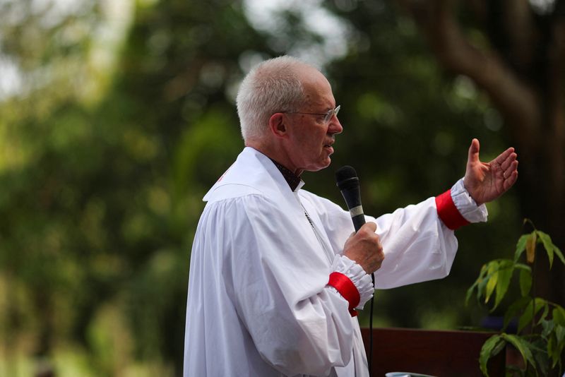 © Reuters. FILE PHOTO: Archbishop of Canterbury Justin Welby takes part in a ceremony to bless the Forest of Communion, as part of the World Environment Day in Acajutla, El Salvador June 5, 2024.REUTERS/Jose Cabezas/File Photo