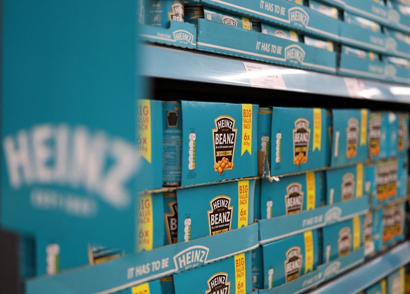 &copy; Reuters. FILE PHOTO: Heinz baked beans are seen on display inside a Sainsbury's supermarket in Cobham, Britain, October 2, 2024. REUTERS/Mina Kim/File Photo